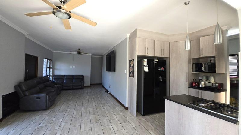 2 Bedroom Property for Sale in Gateway Manor North West